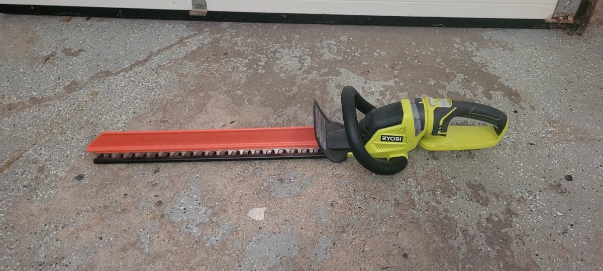 Hedge/Bush trimmer for rent in East Gwillimbury, Ontario — toolshare