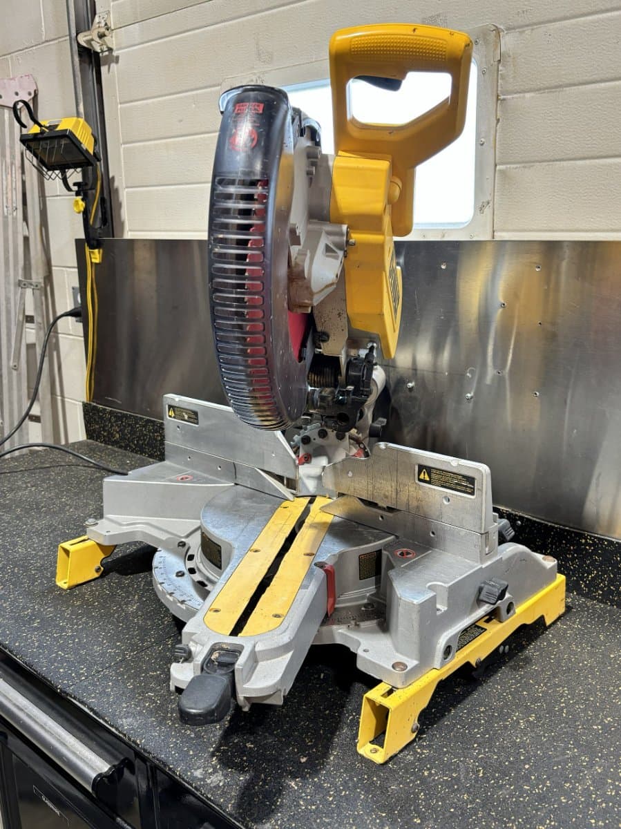 Dewalt mitre saw 
