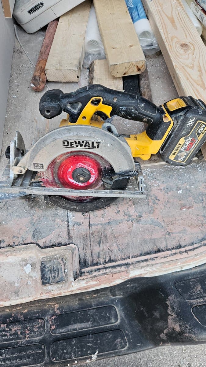 Dewalt skilsaw for rent in Whitby, Ontario — toolshare