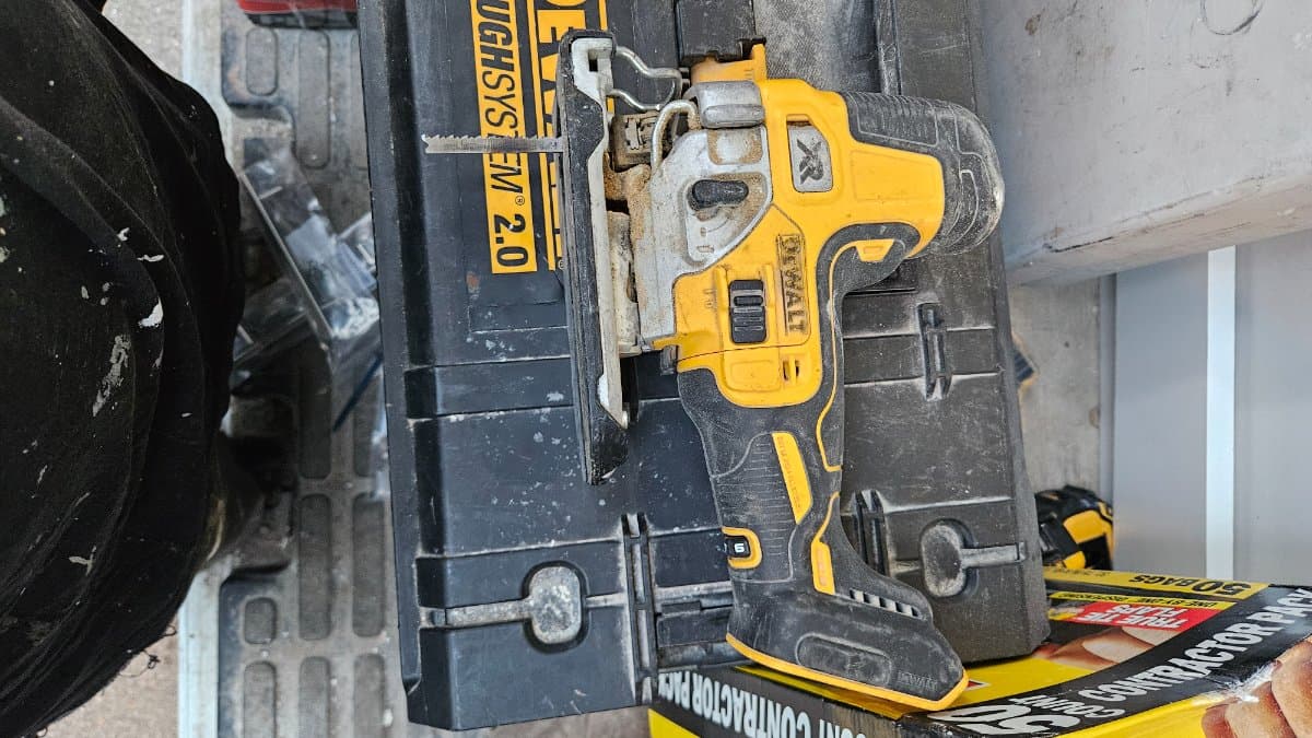 Dewalt jigsaw for rent in Whitby, Ontario — toolshare