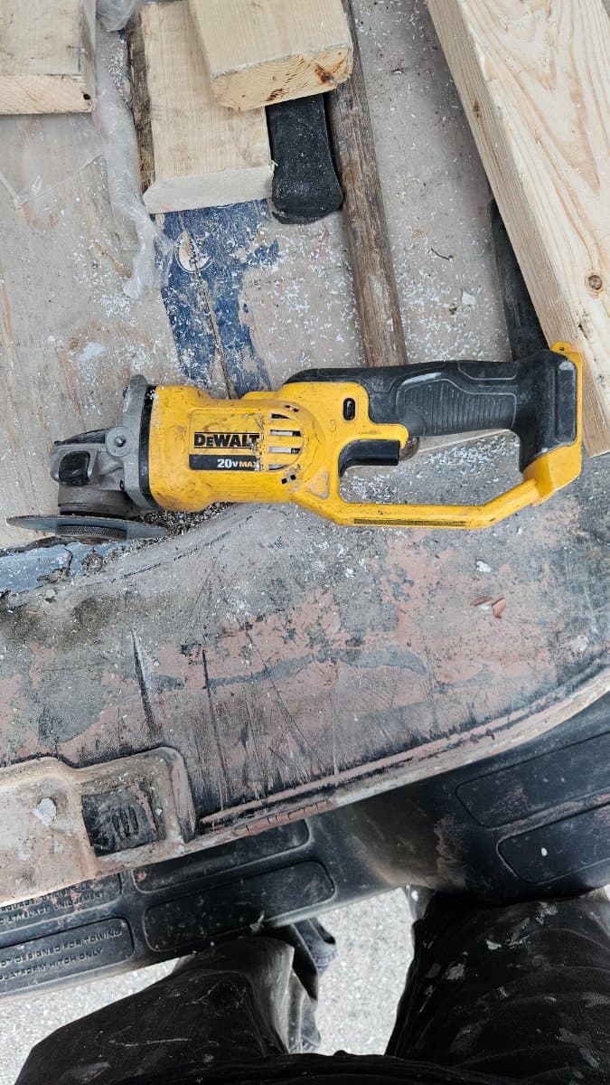 Dewalt Grinder for rent in Whitby, Ontario — toolshare