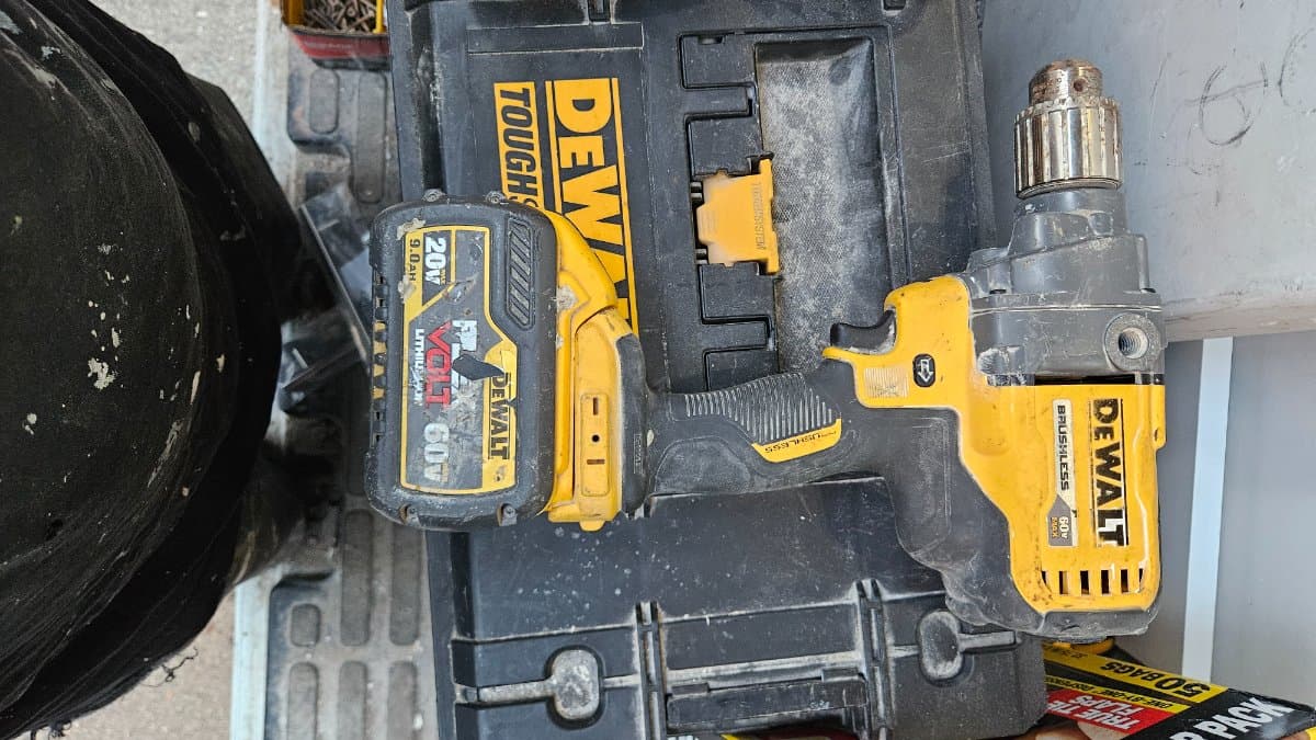 Dewalt Mixing Drill for rent in Whitby, Ontario — toolshare