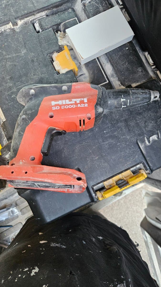 Hilti drywall screwgun for rent in Whitby, Ontario — toolshare