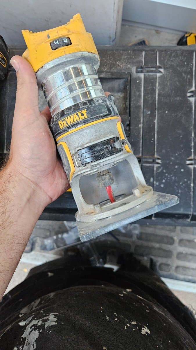 Dewalt wood router for rent in Whitby, Ontario — toolshare