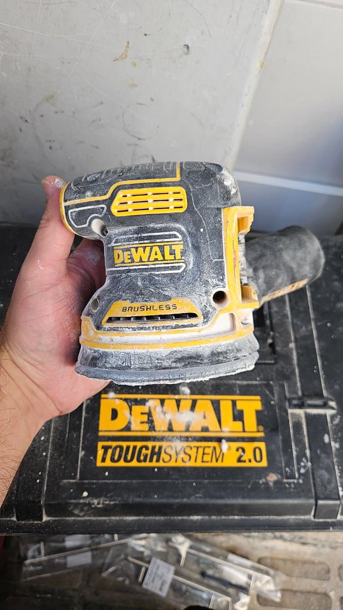 Dewalt Palm Sander for rent in Whitby, Ontario — toolshare